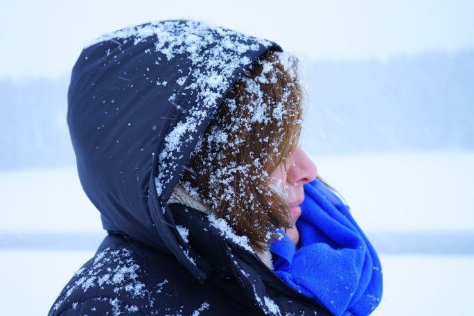 5 naturalnych olejów do zimowej pielęgnacji włosów