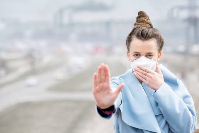 Uwaga smog! Jak pomóc skórze narażonej na działanie smogu?